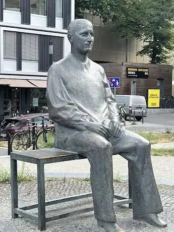 Photo de Statue de Bertolt Brecht