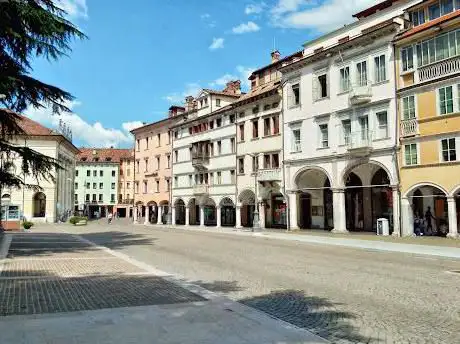 Photo de Piazza dei Martiri