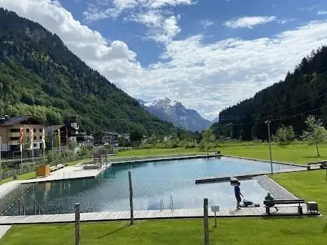Photo de Schwimmbad Klösterle am Arlberg