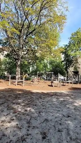 Photo de Spielplatz Arnswalder Platz 1