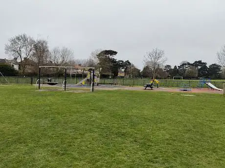 Photo de King's Meadow Playing Fields