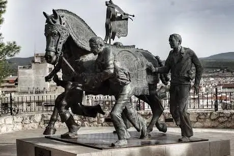 Photo de Monumento a los Caballos del Vino