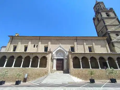 Photo de Collegiate church of Archangel Michael