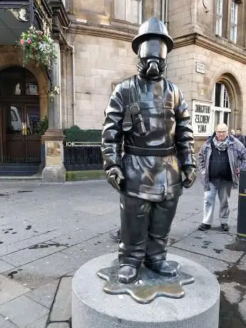 Photo de Statues citizen firefighter