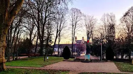 Photo de Parc de la Mairie et du Souvenir Français