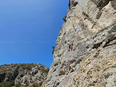 Photo de IN WALL climbing center - Rocódromo Setúbal