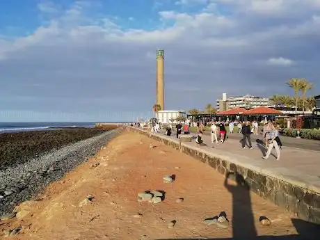 Photo de Maspalomas Pond Promenade