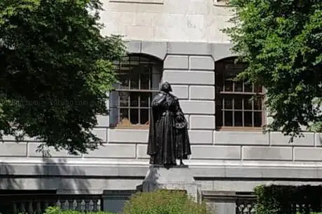 Photo de Anne Hutchinson Statue