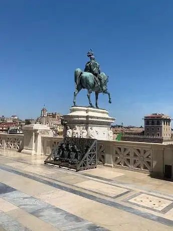 Photo de Goddess of Rome statue