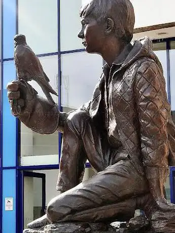 Photo de The Barry Hines Memorial (Kes Statue)