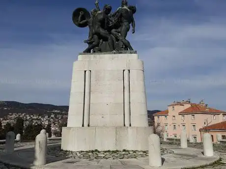 Photo de Trieste War Memorial