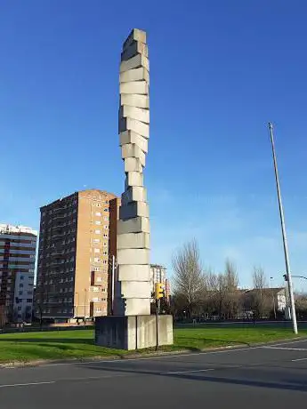 Photo de Obelisco. Escultor: JoaquÃ­n Rubio CamÃ­n. 1992