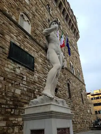 Photo de Replica of statue of David