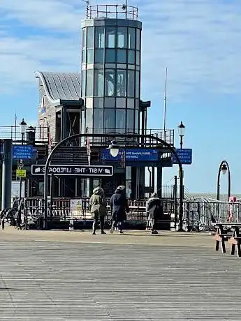 Photo de Southend Pier and Railway