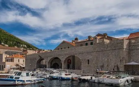 Photo de Luka Tower