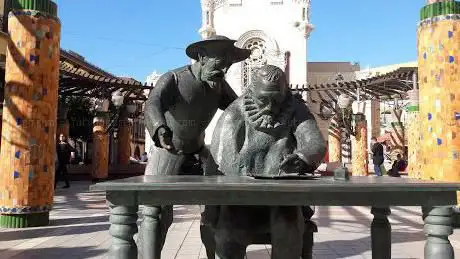 Photo de Estatuas de Miguel de Cervantes y El Quijote
