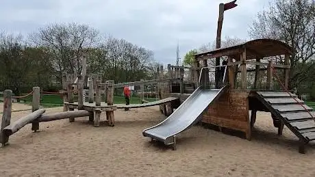 Photo de Spielplatz Singerhoffstraße