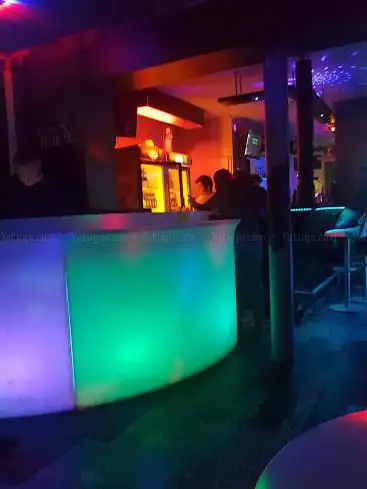Photo de Tawan Daeng Karaoke Bar