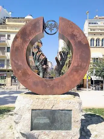 Photo de Escultura en homenatge a Facundo Bacardà Massó