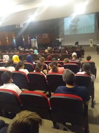 Photo de Yenisehir Sehitler Adtsubay Omar Halisdemir Culture was Merkem