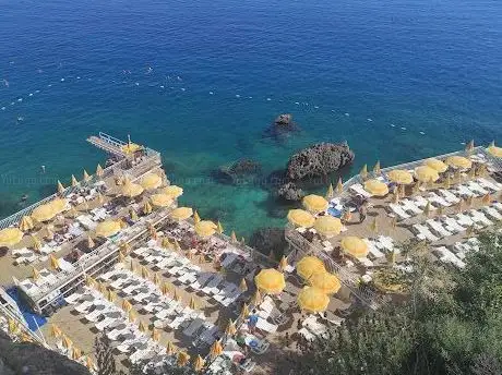 Photo de İnciraltı Plajı Falezler