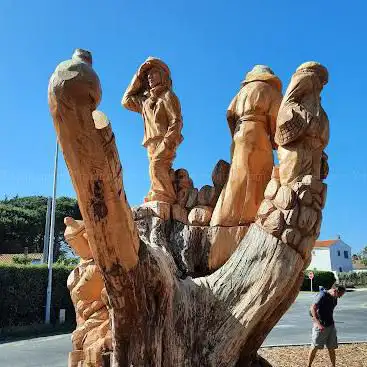 Photo de Cyprés sculpté de Chaucre