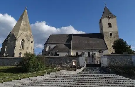 Photo de Katholische Kirche Zellerndorf (St. Philipp und Jakob)