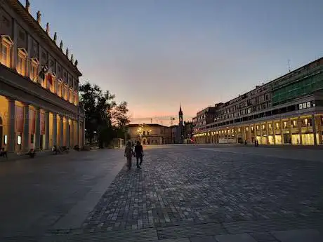 Photo de Piazze dei Teatri