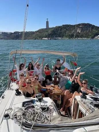 Photo de LisbonYacht - Boat Tours in Lisbon