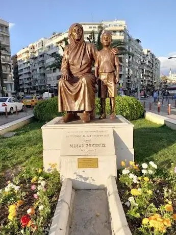Photo de Zübeyde Hanım Anıtı