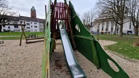 Photo de Kinderspielplatz Klarastraße/Maxstraße