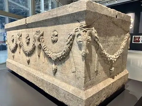 Photo de Ancient Necropolis