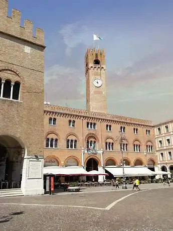 Photo de Piazza dei Signori