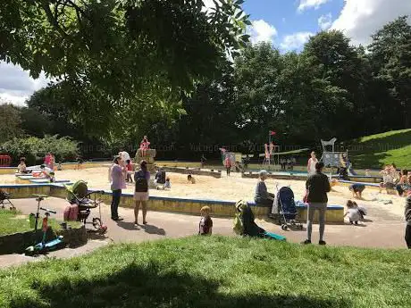 Photo de Church House Gardens