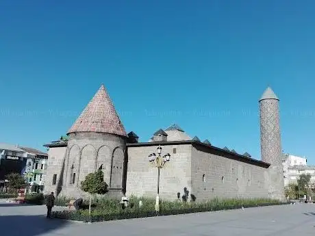 Photo de Erzurum Yakutiye Kent Meydanı