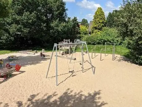 Photo de Spielplatz Karpfenweg