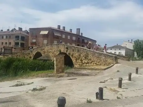 Photo de Puente Románico de Villatuerta
