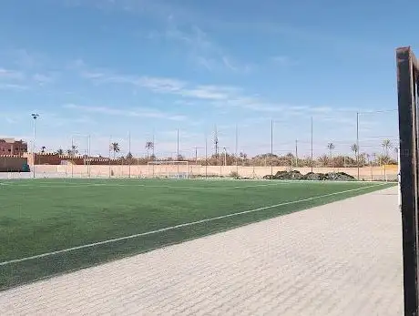 Photo de ملعب القرب بين النخيل