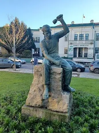 Photo de Monumento ao Pedreiro