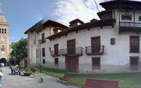 Photo de Palais de Los Menéndez Pola