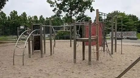 Photo de Spielplatz am Sportplatz