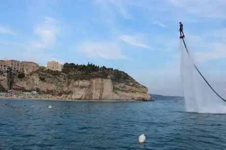 Photo de SEAPASSION SRL NOLEGGIO GOMMONI &BARCHE FLYBOARD CALABRIA