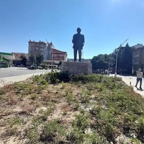 Photo de Burdur Köprübaşı Meydan Heykeli