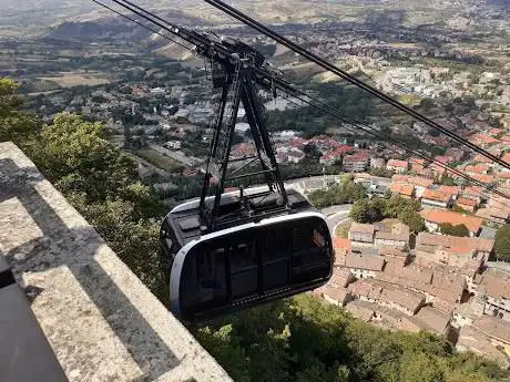 Photo de Funivia Â· Borgo Maggiore (Campo della Fiera)