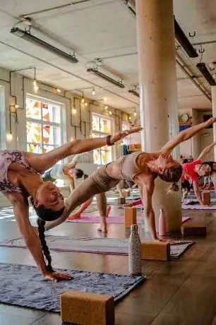 Photo de Surya Hot Yoga