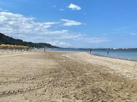 Photo de Spiaggia Libera Sottomonte Pesaro-Fano - FREE WiFi