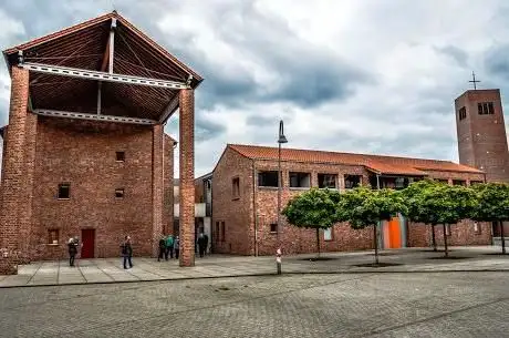 Photo de Church of St. Catherine of Siena - Cologne-Blumenberg
