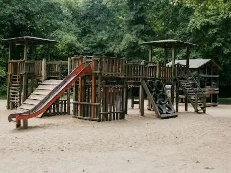 Photo de Spielplatz Schlosspark