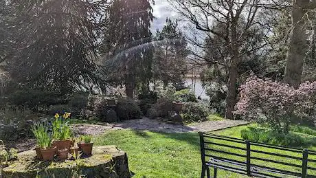 Photo de Entrance gate for Dr Neil's Garden