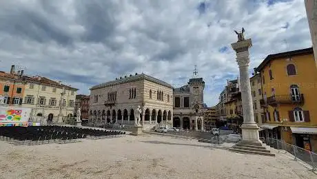Photo de Fountain by Giovanni Carrara